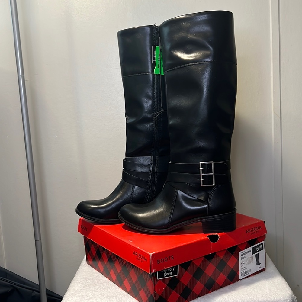 Arizona Jean Co. Denmark Black Faux Leather Boots with Buckles Size 6M